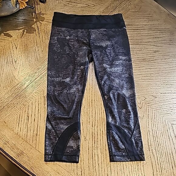 Lululemon size 6 sequin cropped legging - Picture 11 of 11